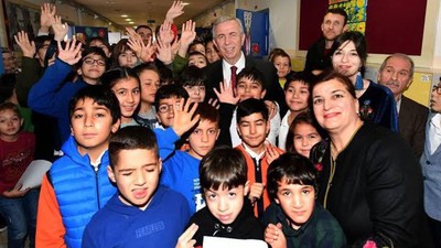 Mansur Yavaş’tan karne alan öğrencilere tatil mesajı