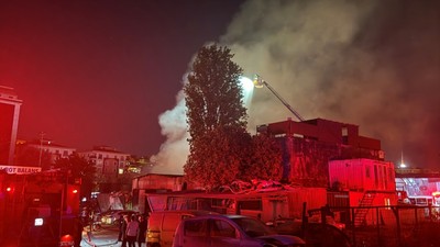 Oto tamirhanelerinde 10 araç yandı