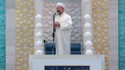 Diyanet İşleri Başkanı Erbaş: "Dijital tehditlere karşı dikkatli olmalıyız"