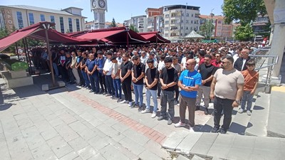 Ankara'da fabrikada ölen 2 işçi gözyaşları içinde toprağa verildi
