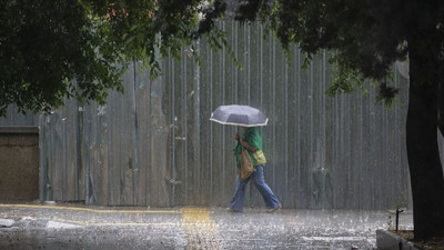 Ankaralılar yağmurlu güne uyandı! Öğle saatlerinde yağışlar devam edecek mi?
