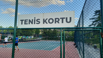 Gazi Park’a tek kort yetmiyor! Tenis oynamak için sıra bekliyorlar
