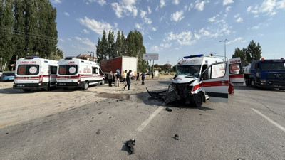 Ankara Çubuk’ta Ambulans ile Tır Çarpıştı: 5 Kişi Yaralandı