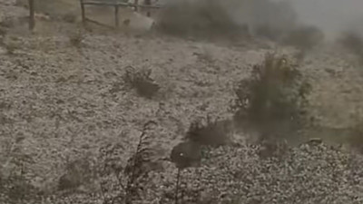 Çubuk’ta gök delindi! Ceviz gibi dolu yağdı