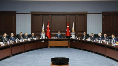 AK Parti MYK üyeleri YKS adaylarına destek oldu