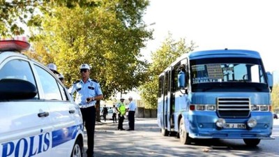 Direksiyon Başında Cep Telefonu Kullanan Dolmuş Şoförüne Ceza
