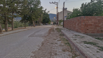 Hamamözü’nde mahalleli yıllardır hizmet bekliyor! Yollar bozuk, parklar bakımsız