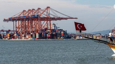 İsrail'e ait gemi rotayı Yunanistan'a çevirdi