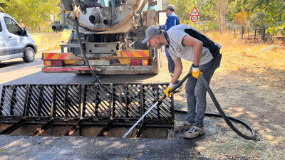 ASKİ, Nallıhan’da ızgara temizliği çalışmalarını sürdürdü