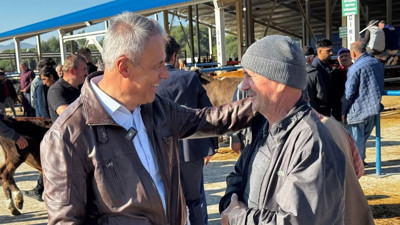 Çankırı Çerkeş Belediye Başkanı Hasan Sopacı canlı hayvan pazarını ziyaret etti