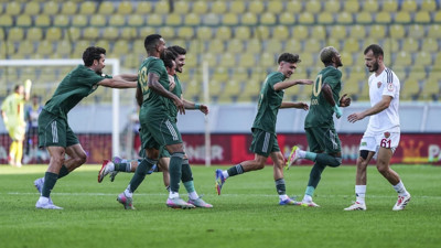 Esenler Erokspor, Atakaş Hatayspor’u Gençlerbirliği’nin eski oyuncularıyla yıktı