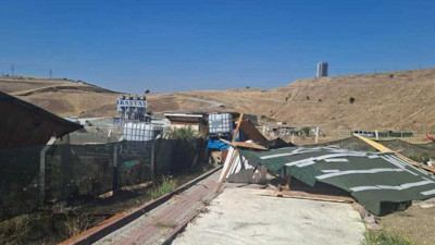 Nata Vega yakınındaki çardaklar yıkılıyor