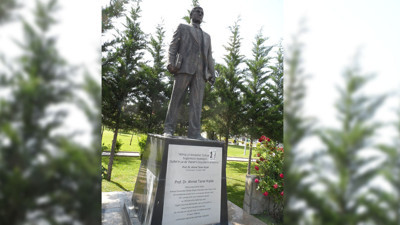 Ahmet Taner Kışlalı Heykeli: Çankaya’nın anlamlı anıtı