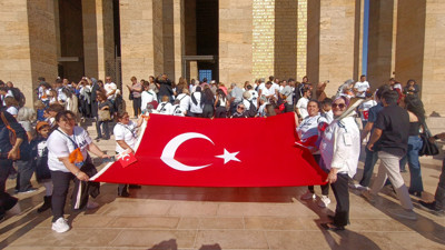 Türkiye'nin dört bir yanından 100 bine yakın LÖSEV’li Anıtkabir’de buluştu