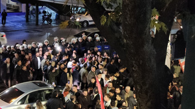 İmamoğlu için Adalet Bakanlığı önüne yürümek isteyen CHP Ankara Gençlik Kollarına polis müdahalesi!