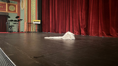 Küçük Tiyatro’da sır dolu gece: Marilyn Monroe ile Meryem aynı sahnede buluştu!