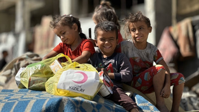 Türk Kızılay, Gazze’de Yıkıntılar Arasında Yaşam Mücadelesi Veren Sivillere Gıda Yardımı Ulaştırdı
