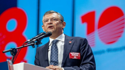 Özgür Özel’in masasındaki anket ortaya çıktı!