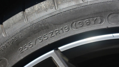 Araç lastiklerdeki harfler ne anlama gelir? Aracınızın lastiği gerçekten size uygun mu?