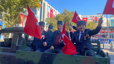 Ankara sokaklarında Cumhuriyet rüzgarı! 102. yıl kutlamalarından renkli kareler