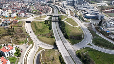Adana ile Kocaeli arası kaç kilometre ve yolculuk ne kadar sürüyor? Trafik ve alternatif ulaşım seçenekleri nelerdir?