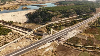 Adana ile Burdur arası kaç kilometre ve yolculuk ne kadar sürer?