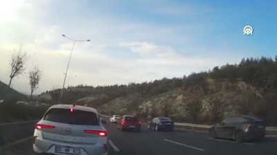 Ankara’da Zincirleme Kaza Kamerada: Sürücünün Ani Freni Kazaya Neden Oldu