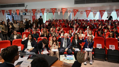 ABB Çocuk Meclisi'nde mazbata heyecanı! Mansur Yavaş, geleceğin liderleriyle buluştu