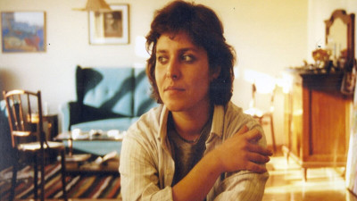 “Ey iki adımlık yerküre, senin bütün arka bahçelerini gördüm ben” diyen şair Nilgün Marmara kimdir?