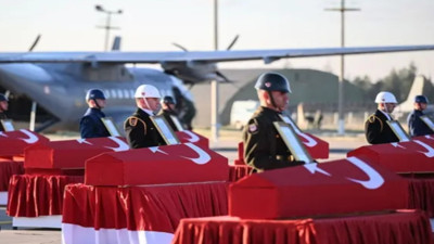 Düşen Uçağımızdan 1 kişi uçaktan paraşütle atlamış