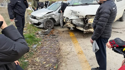 Ankara'da trafik felç oldu! Yıldıztepe'de 5 araç, Eymir'de sıkışmalı kaza! Trafik kazaları ne anlama geliyor?