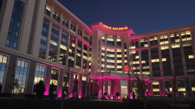 Sağlık Bakanlığı ve Atakule mor ışıkla aydınlatıldı