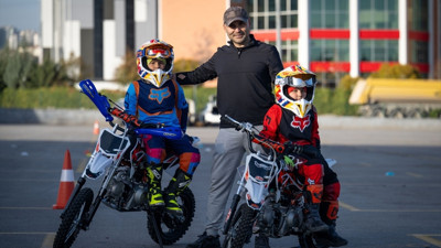 Ankara’da Baba-Oğul Motosiklet Tutkusu: Pazar Yeri Hafta Sonları Piste Dönüşüyor