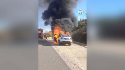 Başkentte Seyir Halindeki Otomobil Alev Aldı: Sürücü Son Anda Kurtuldu