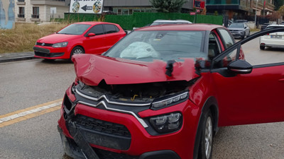 Ankara Yenimahalle'de feci kaza: Fren yapan otomobil kaydı, emniyet kemeri takmayan sürücü yaralandı