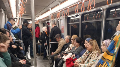 Ankara metrosundaki duraklama vatandaşı korkuttu! Mesai bitimi vatandaşlar isyan etti