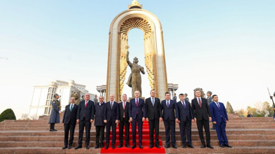 TBMM Başkanı Kurtulmuş, Duşanbe'de İsmail Somoni Anıtı'na çelenk bıraktı