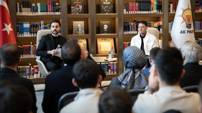 Futbol Sahalarından Kültür Arenasına: Mesut Özil, AK Parti'nin "Kütüphane Sohbetleri"nde