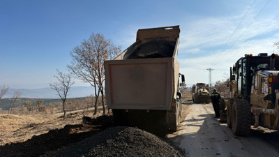 Elmadağ’da iki mahalleyi birleştiren yolda yoğun mesai: İyileştirme çalışmaları sürüyor