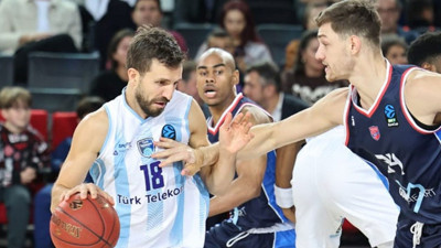 Türk Telekom’dan EuroCup’ta Alman duvarına farklı geçiş: Chemnitz’i 24 sayıyla sildiler
