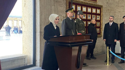 Bakan Göktaş'tan Anıtkabir'de 'Kadınlarla yükselen Türkiye' mesajı!