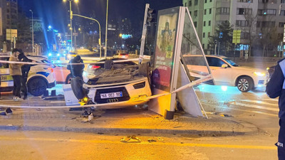 Başkentte can pazarı: Kontrolden çıkan araç motosikleti biçti