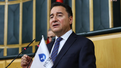 Ali Babacan, AK Parti'ye geçen vekillere ateş püskürdü