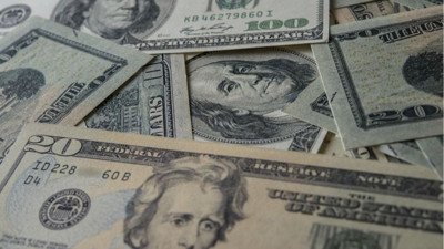 Dolar sakin, riskler yükseliyor: Altın ve Bitcoin yatırımcılara uyarıyor