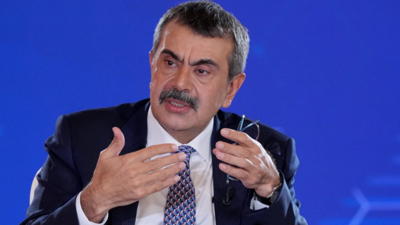 Yusuf Tekin'den laiklik bildirisine noel ağaçlı tepki!