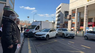 Ankara Anafartalar’da trafik düğümü! Otobüs durağı otopark oldu!
