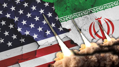 İran'ın bombalanması Türkiye'yi ayağa kaldırdı! Ankara sokaklarında 3. Dünya Savaşı endişesi... Yeni Ankara ekibi Kızılay'da mikrofon uzattı