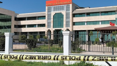 Kepez Kaymakamlığında silah sesleri: "Mobbing" iddiasıyla dehşet saçtı!