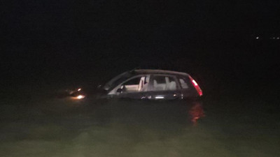 Orhangazi’de otomobil kontrolden çıkıp İznik Gölü’ne uçtu!