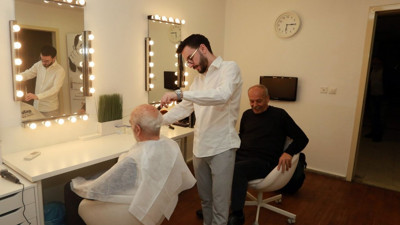 Yenimahalle'de 65 yaş üstü vatandaşlara bayram sürprizi: Ücretsiz saç traşı yapıldı!